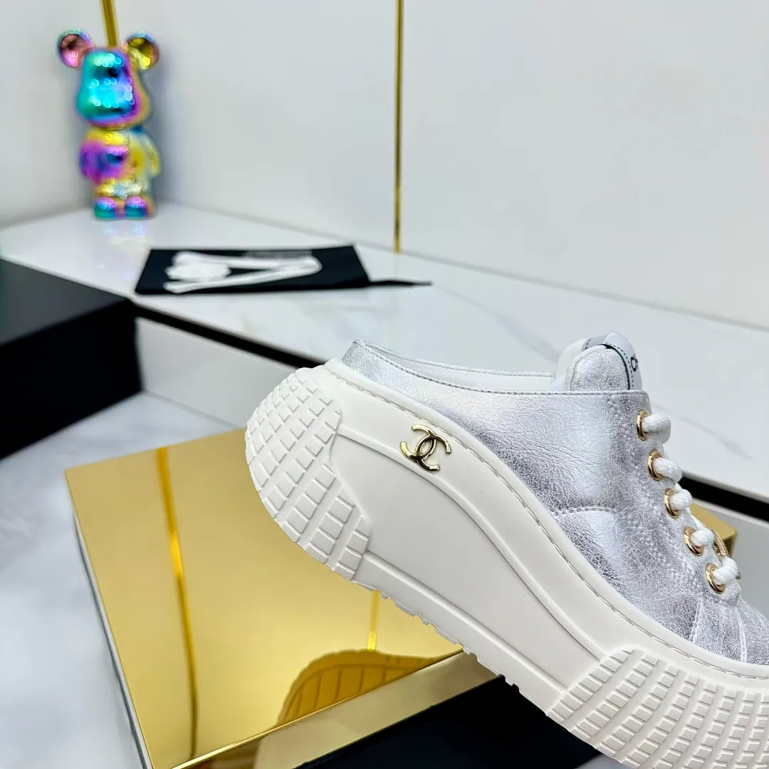 👟👟Ex-factory price 620👟👟 Chanel bread shoes ~ original calfskin panda shoes Chanel 25C latest hot style panda black and white sports shoes casual sneakers Xiaoxiang hot item classic black and white panda color coco girls must pay Fabric: original custom mixed sheepskin lining: original imported breathable mesh lining outsole: Original molded rubber + TPU combination Size: Women's 35-41 👉 👉 👉